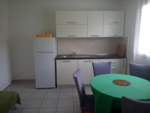 Apartments with a parking space Vinisce Trogir - 14407 - image 12
