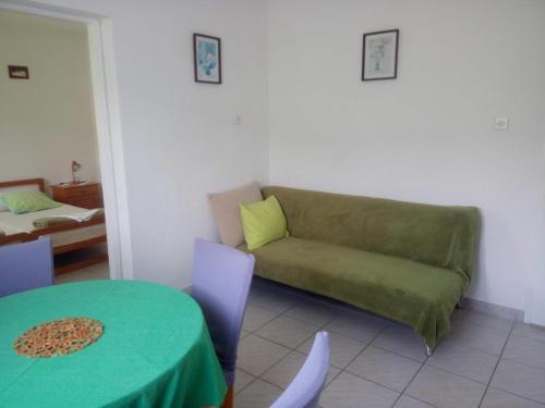 Apartments with a parking space Vinisce Trogir - 14407 - image 13