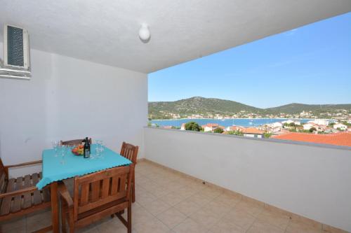 Apartments with a parking space Vinisce Trogir - 14407 - image 14