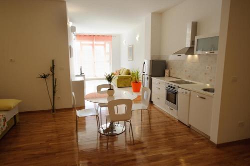 Apartments with WiFi Split - 14415 - image 9