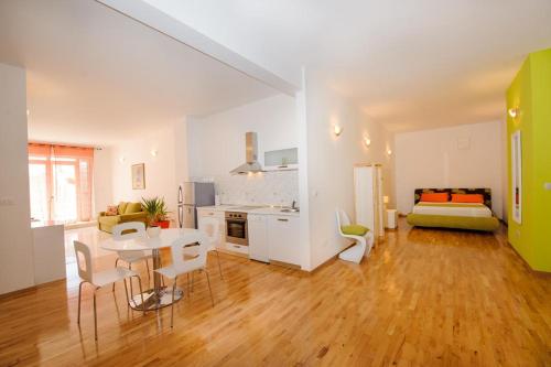 Apartments with WiFi Split - 14415, Split (photo 8)