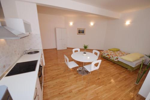 Apartments with WiFi Split - 14415, Split (photo 9)