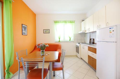 Apartments with a parking space Sukosan Zadar - 14419 - image 10