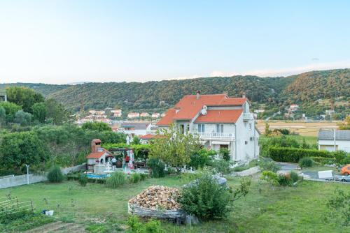  Apartments with a parking space Supetarska Draga - Donja, Rab - 14425 in Rab