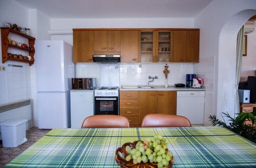 ห้องครัว, Apartments with a parking space Barbat, Rab - 14431 in บาร์บัต