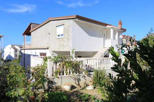 Apartments by the sea Sumpetar Omis - 14450 - image 2