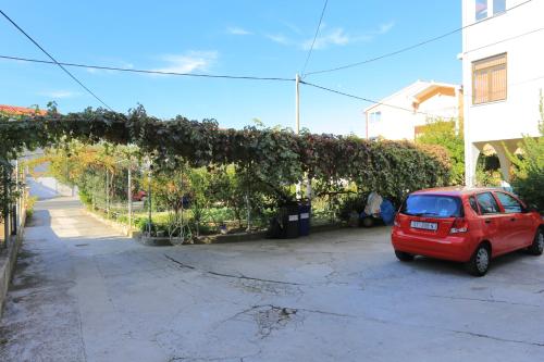 Apartments by the sea Sumpetar Omis - 14450 - image 6