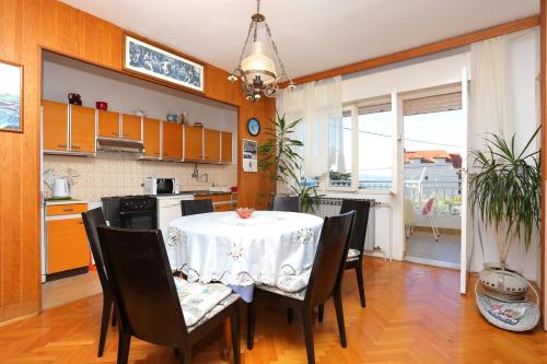 Apartments by the sea Sumpetar Omis - 14450 - image 13