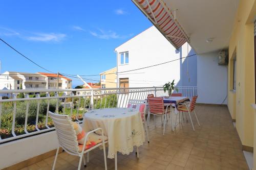 Apartments by the sea Sumpetar Omis - 14450 - image 14