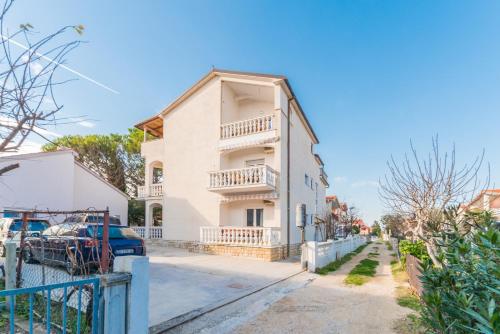 Apartments with a parking space Sabunike, Zadar - 14490