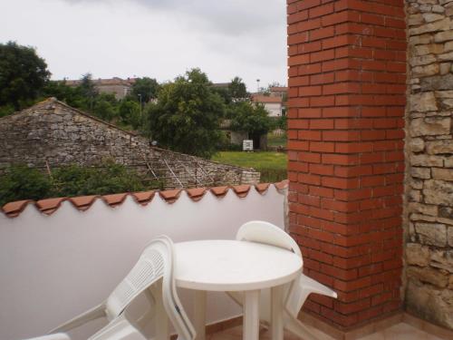 Studio with Balcony image 2