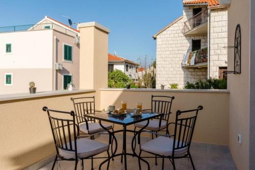 One-Bedroom Apartment with Terrace image 7