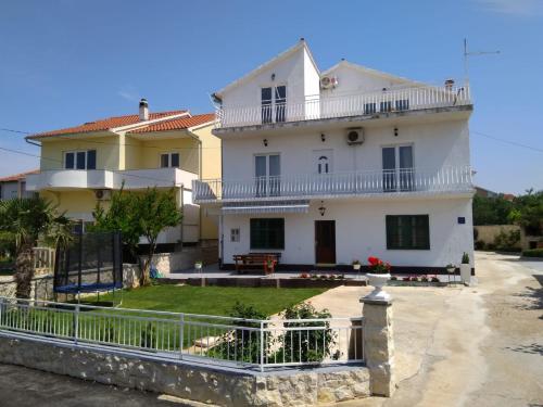  Apartments with a parking space Tribunj, Vodice - 16302, Pension in Tribunj