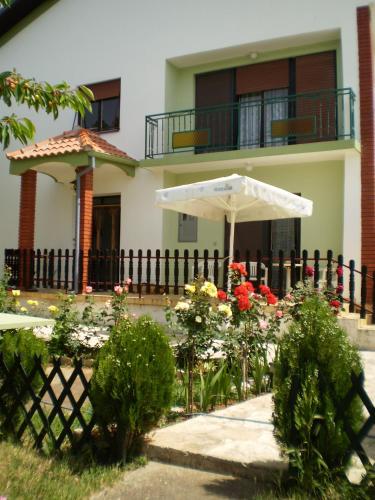  Apartments with a parking space Sutomiscica, Ugljan - 16524 in Preko
