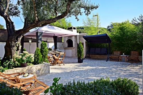 Holiday house with a swimming pool Okrug Donji Ciovo - 16560 - image 7