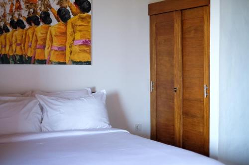 Dip & Doze Boutique Hostel Room Type - Queen Room with Balcony