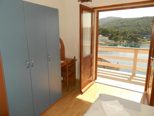 Apartments by the sea Povlja Brac - 14399 - image 14