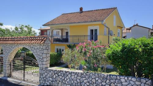 Family friendly house with a swimming pool Silo, Krk - 16395 in Šilo