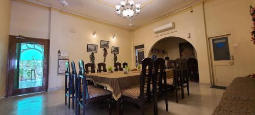 Étterem, Hotel Temple On Ganges near Durga Templom