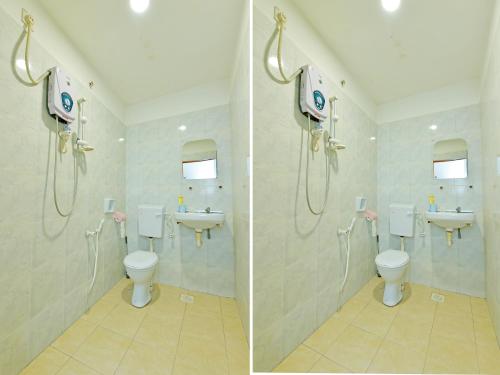 Bathroom, OYO 90494 Sam Huat Hotel near Kukup Island Johor National Park