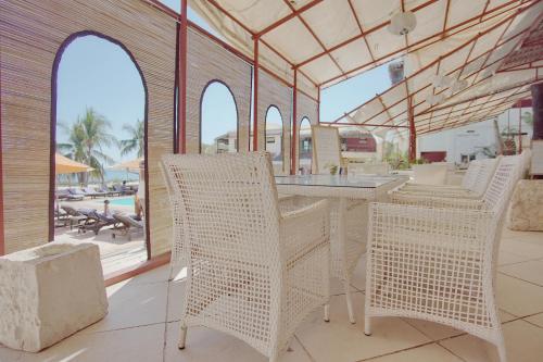 AUX ROCHES ROUGES in Majunga