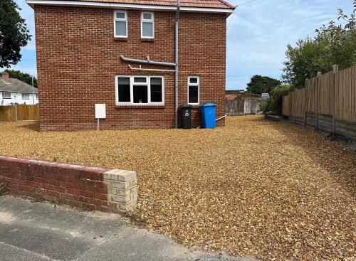 A szálláshely kívülről, House - Sleeps 14 onsite parking & pets allowed in Alderney