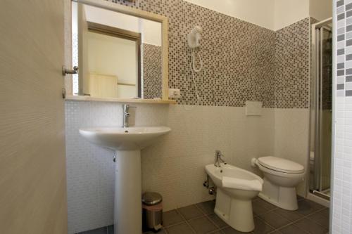 Lux Hotel Durante - image 14