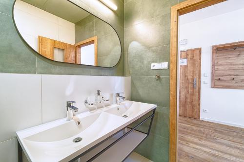 Luma Terra Prague Hostel - image 5