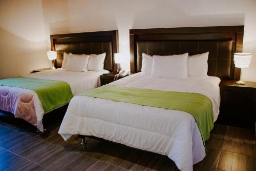 2 queen beds