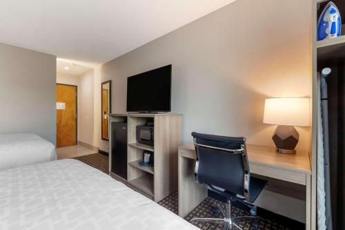 Queen Room with Two Queen Beds - Non-Smoking