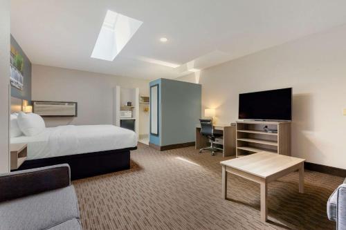 Two-Bedroom Deluxe King Suite with Living Room - Non Smoking