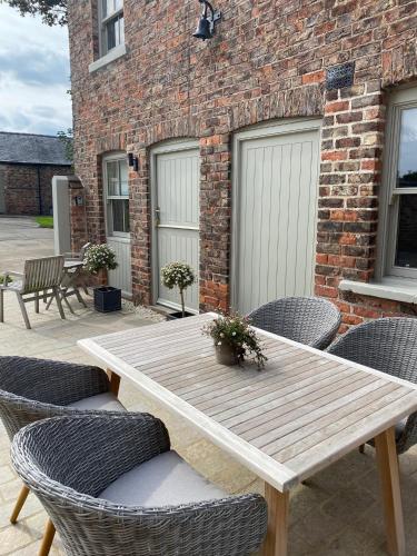 Grooms Cottage next to Sheriff Hutton Castle