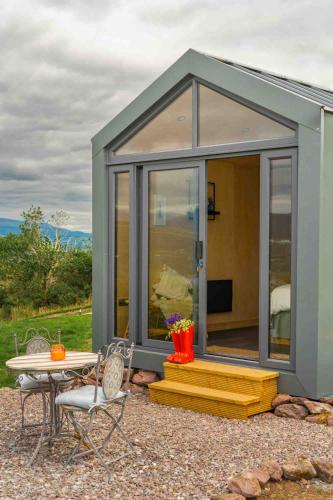 Oaklane Glamping Cabins in Mucksna