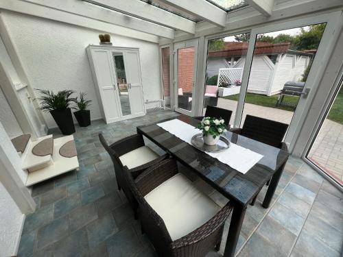 Familienfreundliche Ferienwohnung mit Wintergarten in Badow, Deutschland