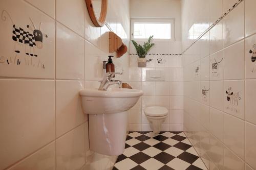 Bathroom, Ferienhaus Schwab - Sauna, eigene Terrasse, 3 Schlafzimmer - by homekeepers in Schwarzach am Main