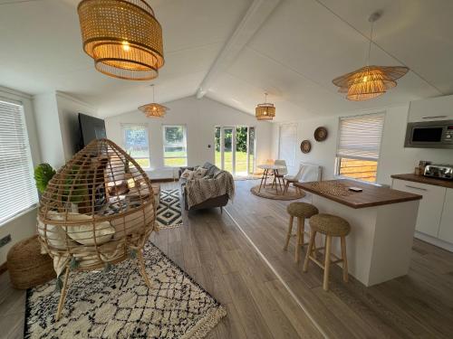 Hedgehog Lodge at Owlet Hideaway - with Hot Tub, near York