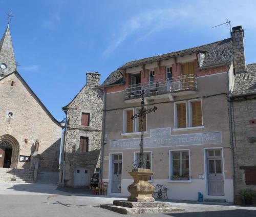 L'Ancien Poste - Chambre d'hôtes - Sénergues