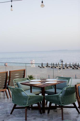 Prado Luxury Hotel – Himarë, CA