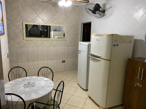 ห้องครัว, Casa com Piscina e Churrasqueira in ปรินเซซา