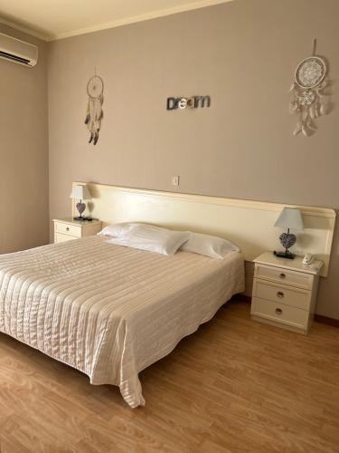 2 twin beds
