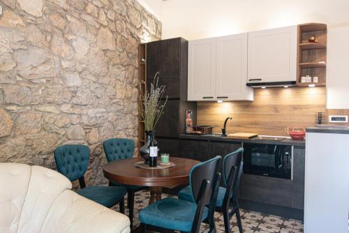 Vrhi Cicarije - Brgudac, Opatija with free parking in Lanišće