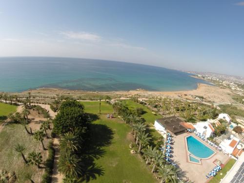 Helios Bay Hotel and Suites - image 5