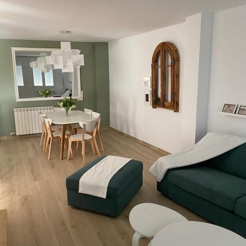 . Apartamento completamente reformado en el casco antiguo con vistas al rio