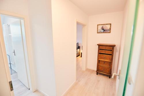 Bildstein's "Kathmandu" Bildstein's "Kathmandu"