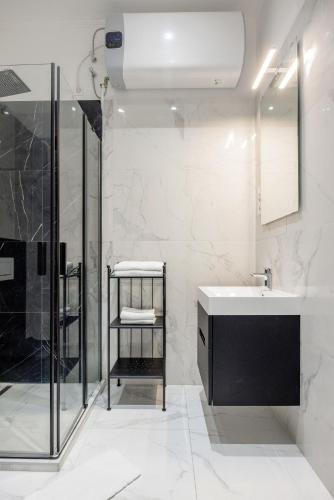 A Golden Star Modern Luxury Apartments and Rooms Budapest 4