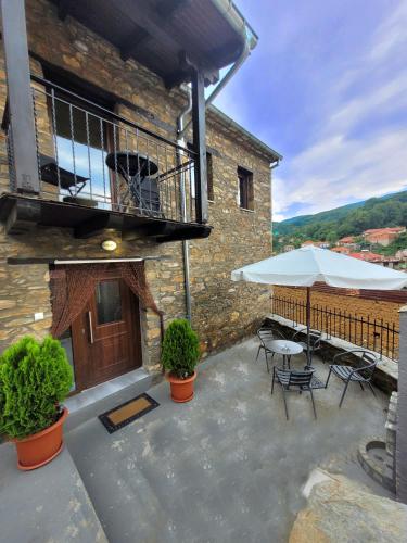 Terraza/balcón, Stone Villa "To Petrino" in Florina