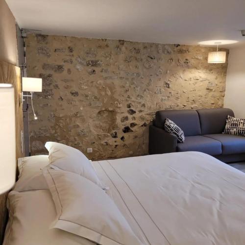 1 queen bed, 1 twin bed