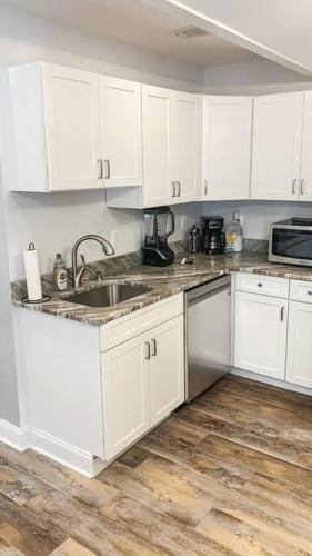 Cozy Modern Apt in the Heart of Fells Point! in Baltimore, USA