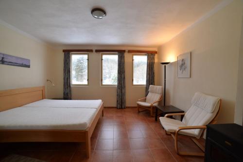 2 bedrooms, 3 beds