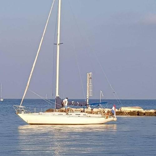 La tua stanza a vela sul mare 1